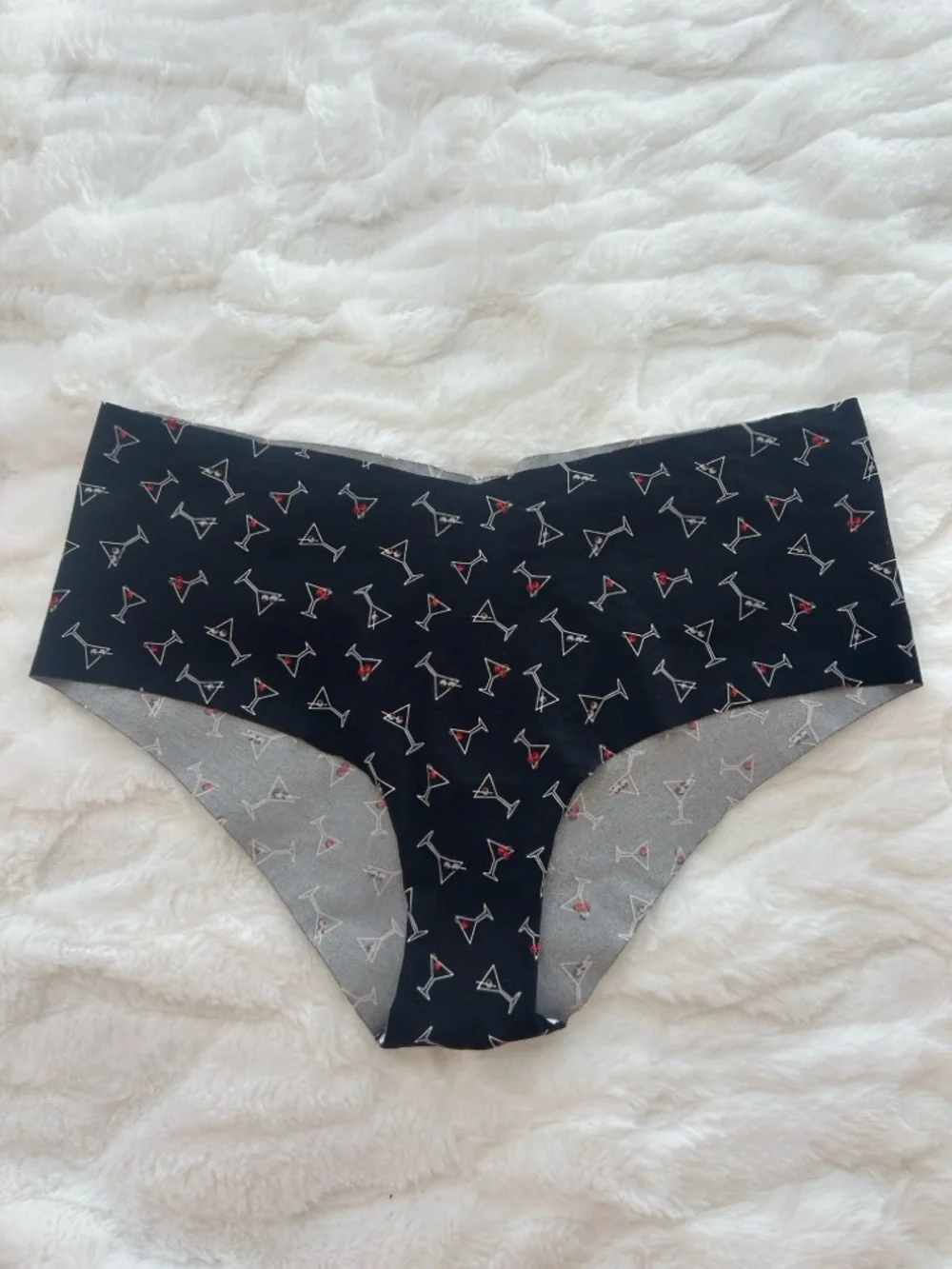 Victoria’s Secret Cheeky No Show Martini Print Panty L